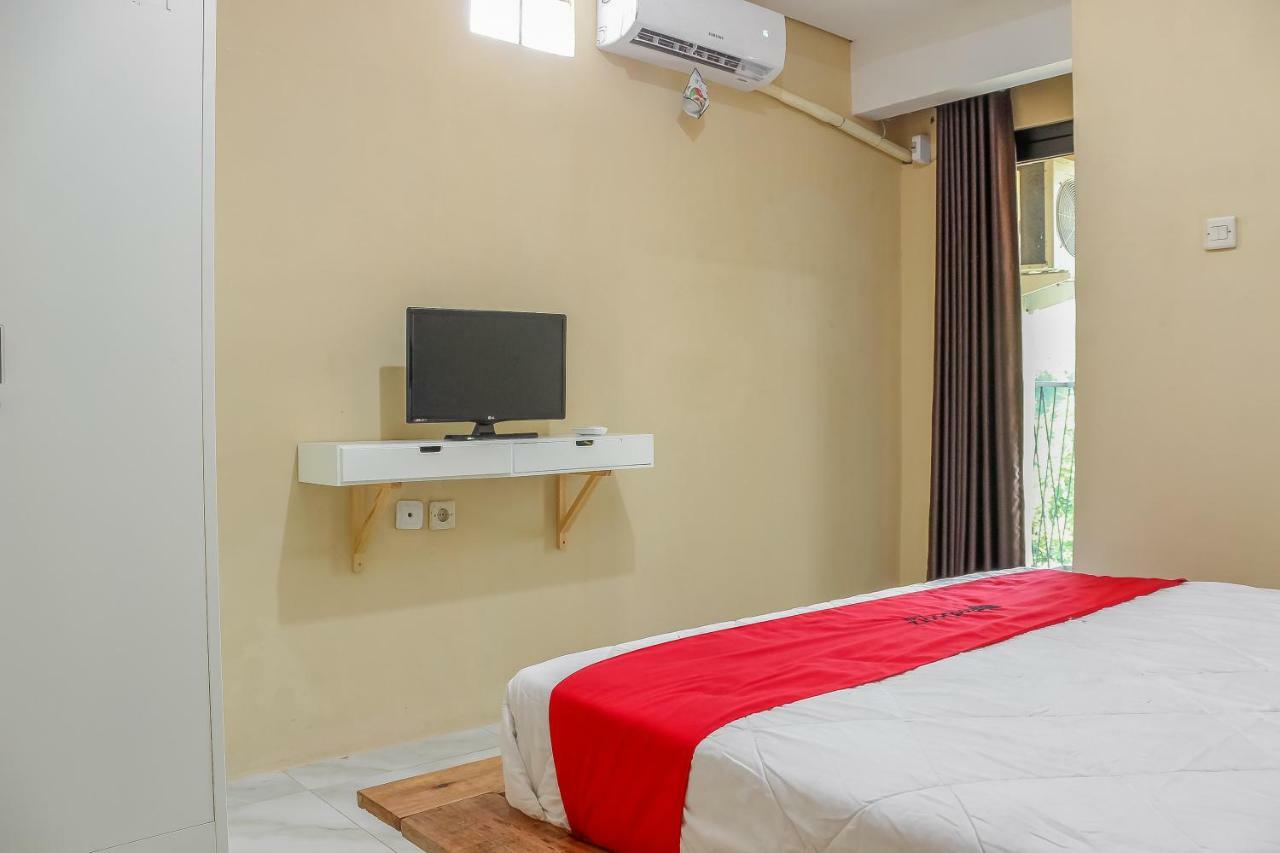 Reddoorz Syariah Near Pasar Modern Cikopo Hotel Karawang Exterior photo